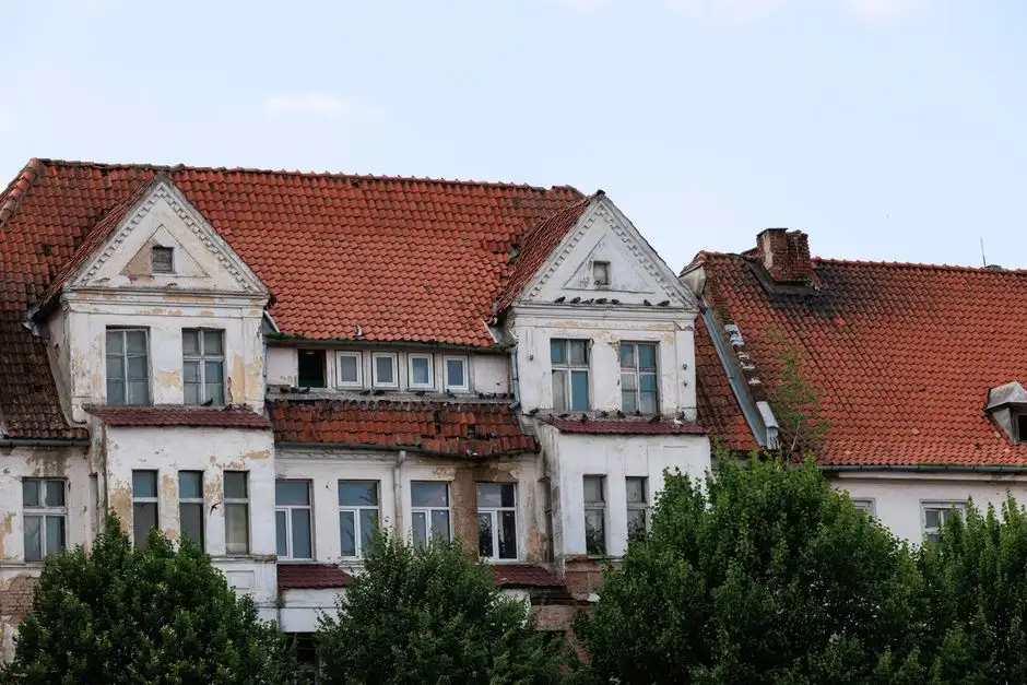 Why your roof is sagging and when to call a professional